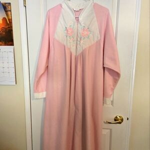 Vintage Fundamental Woman Pink Era 1970,1980 Robe